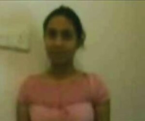 دختر دیوانه طول می کشد Dildo به گلو سکس کردن دکتر
